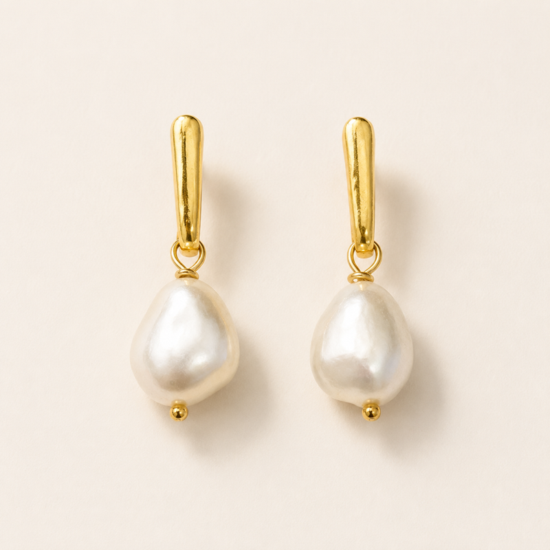 Gold-Plated Earring with Pearl.