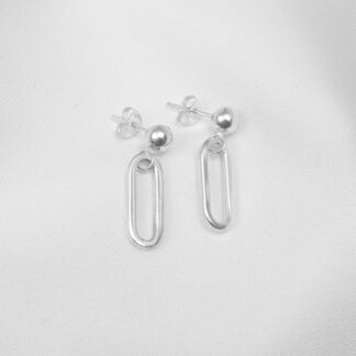 Earring with ball and smooth thread