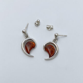 Half spiral earring with amber.